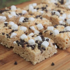 The ready-to-serve squares of smore slice are laid out on a chopping board.
