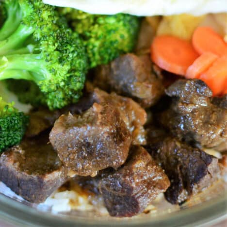 Viewing the beef bowl with a focus on the braised beef element.