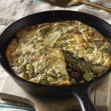 Cooked in a skillet this easy and healthy lime bean frittata is an easy bean recipe that is both healthy and tasty. #bushcooking #limebeans #frittata