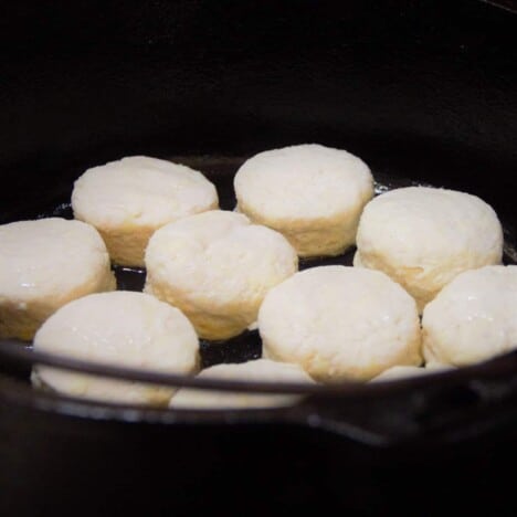 Dutch Oven Camp Cooking Biscuits and Gravy 